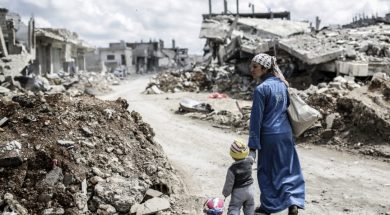 woman-and-child-in-kobani-syria.jpg.size-custom-crop.1086×0