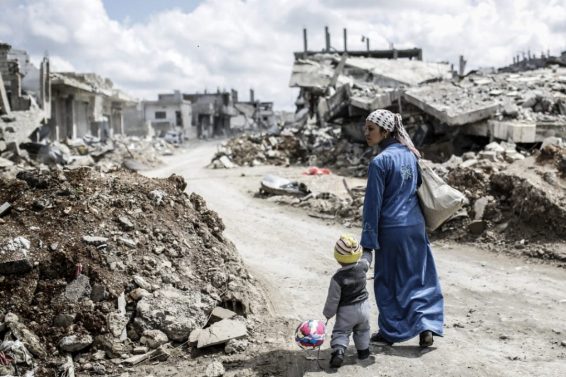 woman-and-child-in-kobani-syria.jpg.size-custom-crop.1086×0